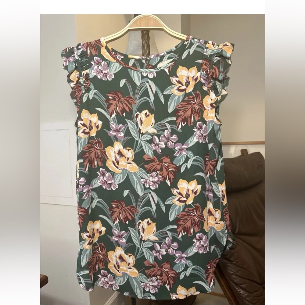 Loft Green Tropical Floral Cap Sleeve Ruffles Blouse Size XS Curved Hem
